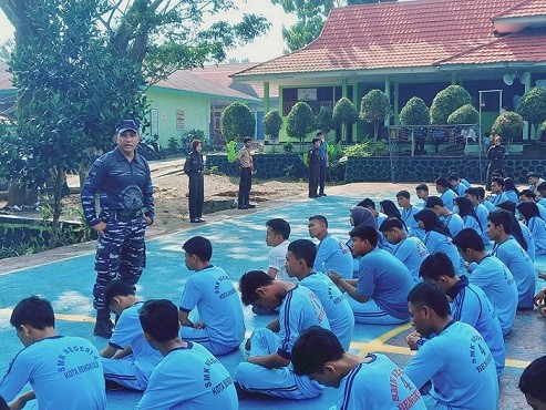 LANAL Bengkulu Komandoi Kegiatan P5, Melatih Kedisiplinan Siswa di Sekolah lanal_1.jpg